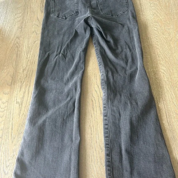 Madewell Cali Demi-Boot Jeans in Bellspring Wash Button-Front Edition - Picture 9 of 11